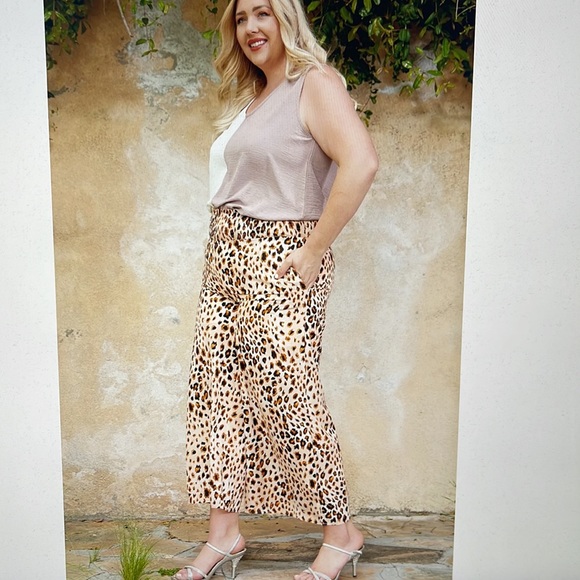 Leopard Print Smock Waist Wide Leg Flowy Pants w/ Pockets Tan Brown Black 2XL - Picture 4 of 5